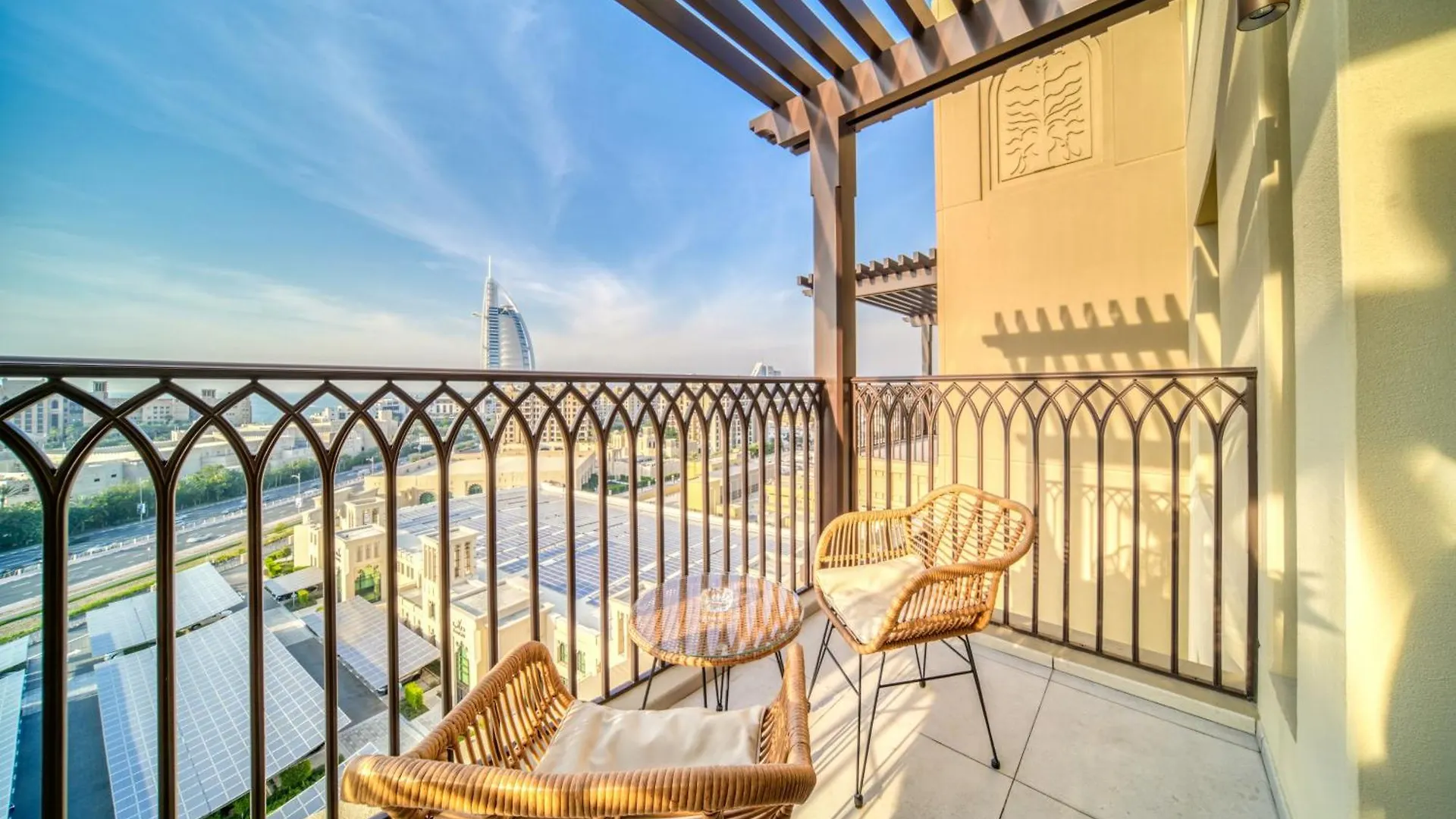 Coastal Luxury: 2Br Retreat With Sea Views Apartment Dubai