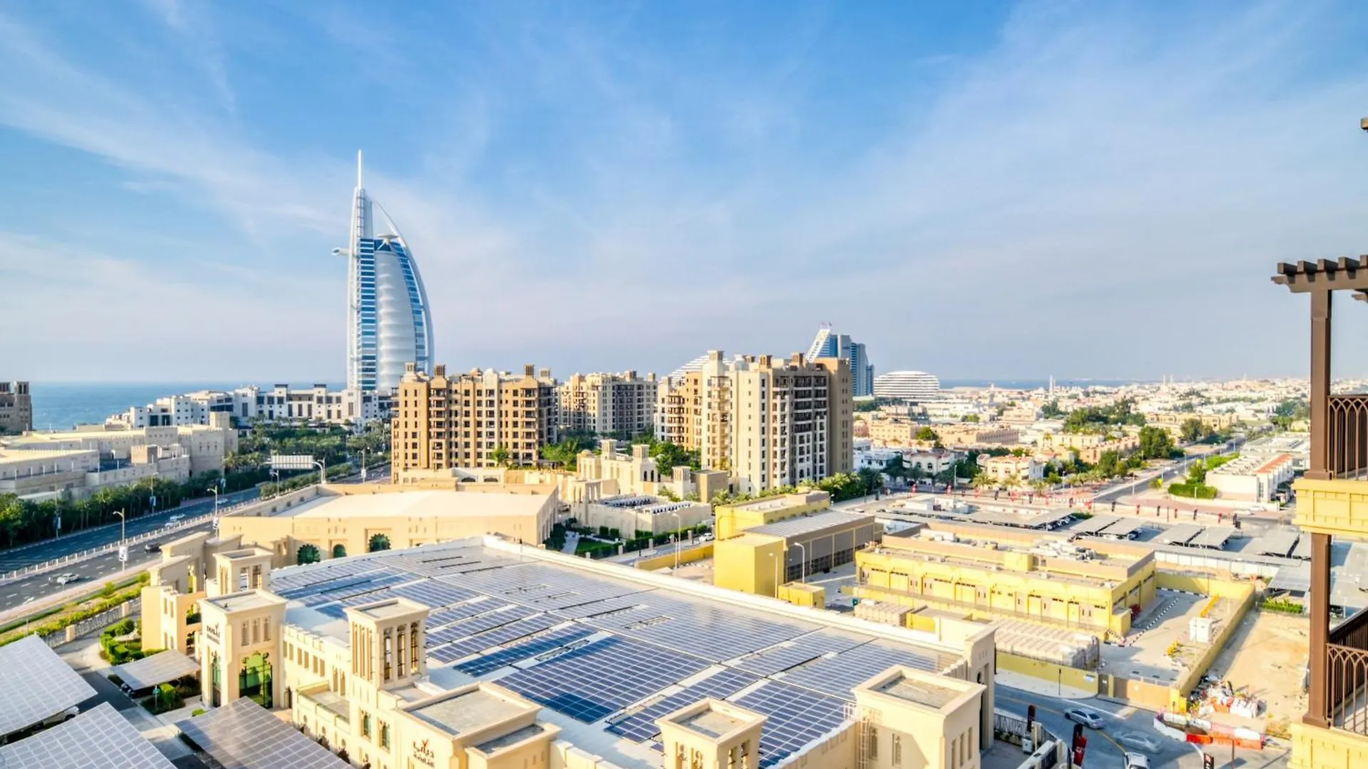 Coastal Luxury: 2Br Retreat With Sea Views Apartment Dubai