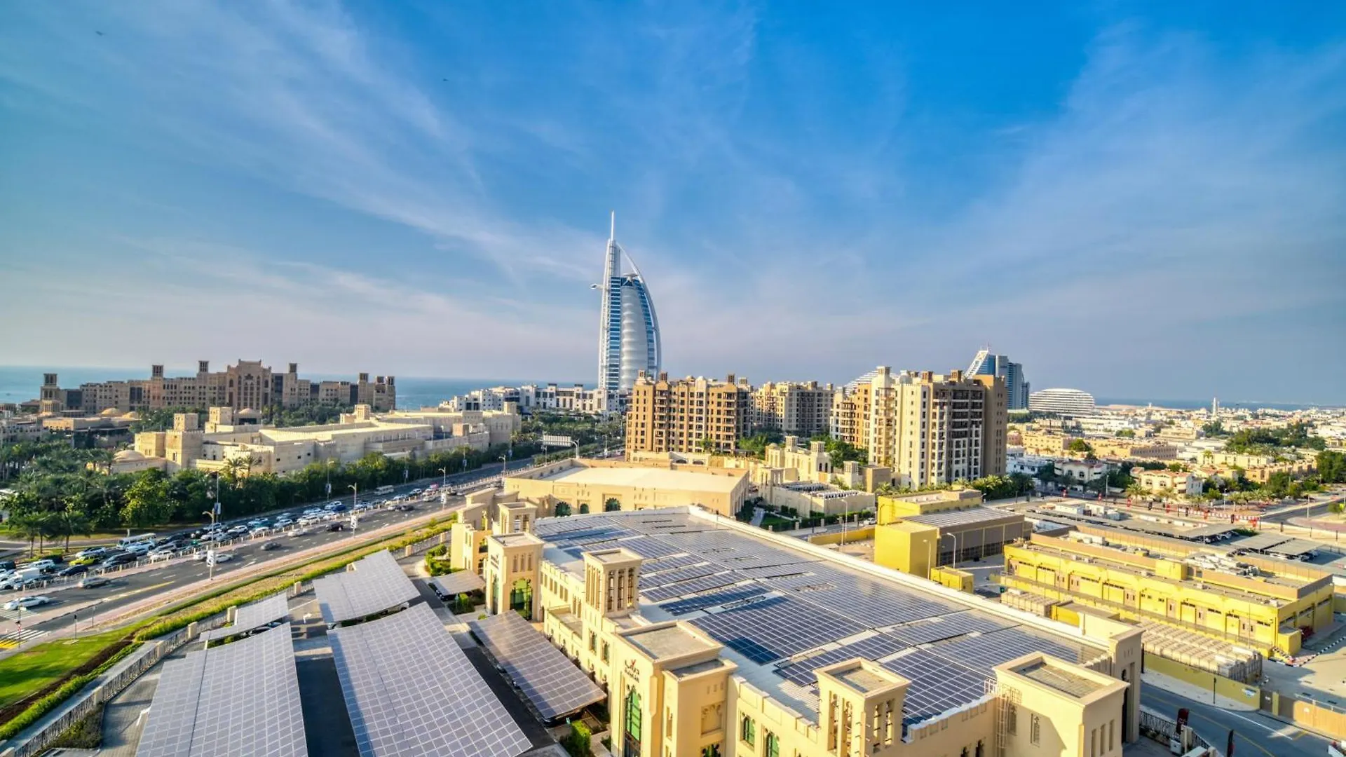 Coastal Luxury: 2Br Retreat With Sea Views Apartment Dubai
