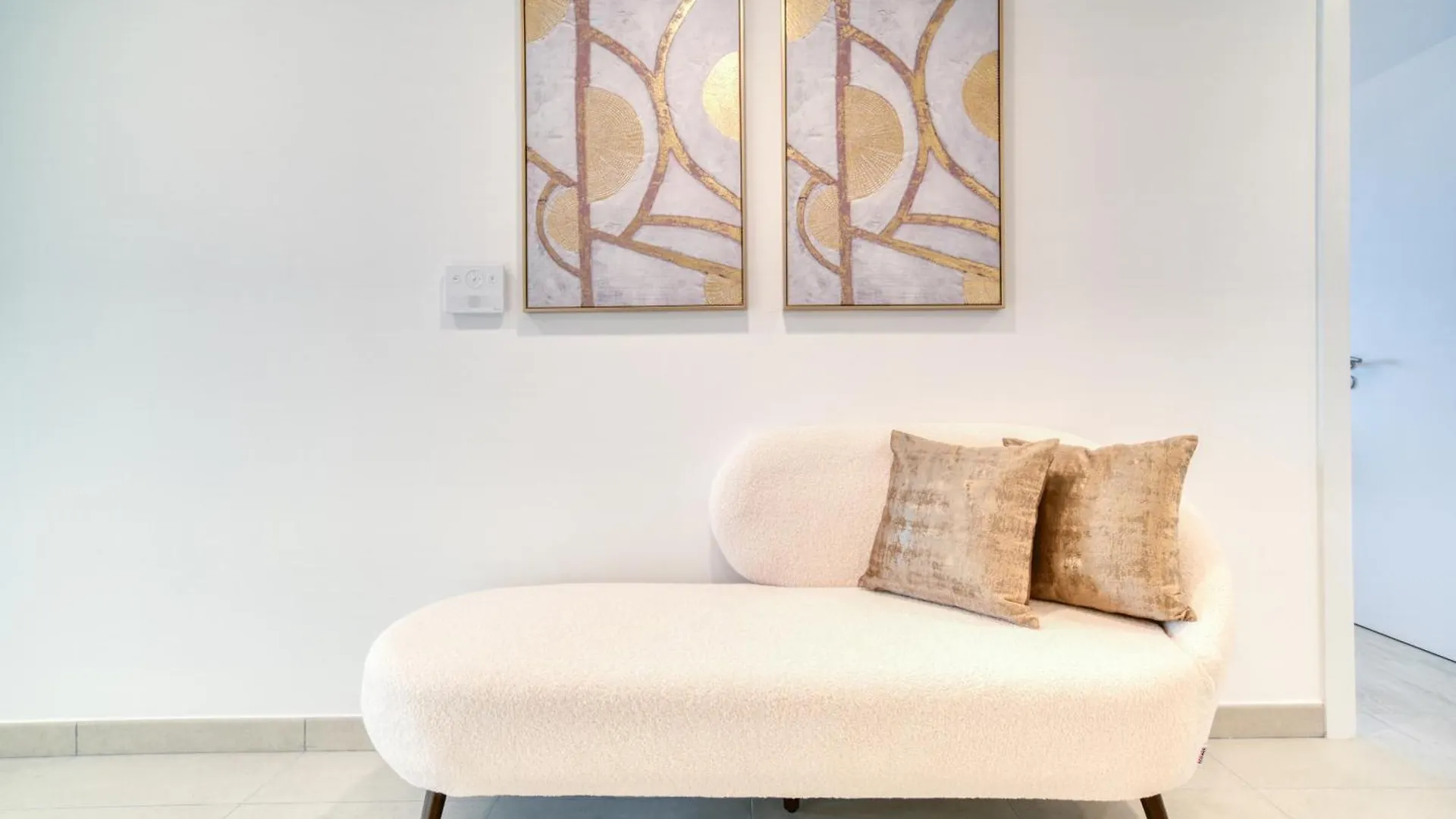 Coastal Luxury: 2Br Retreat With Sea Views Apartment Dubai