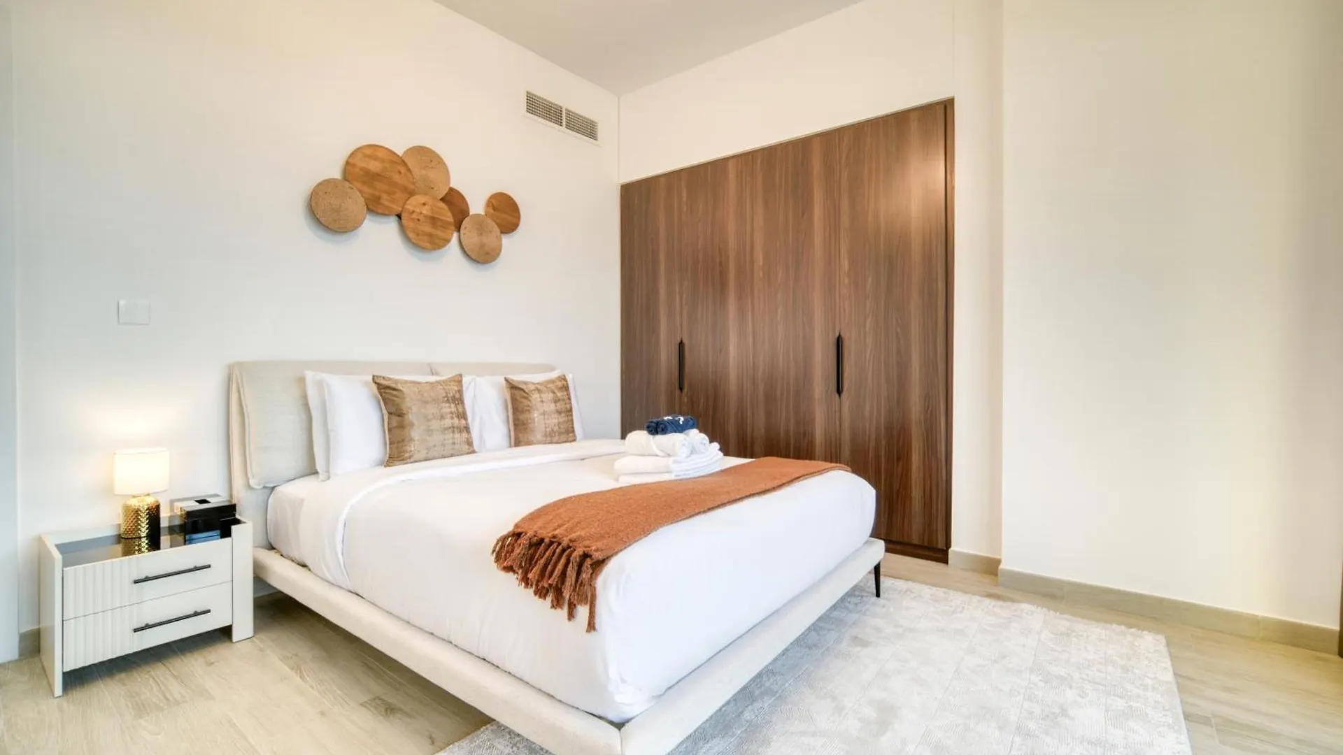 Coastal Luxury: 2Br Retreat With Sea Views Apartment Dubai