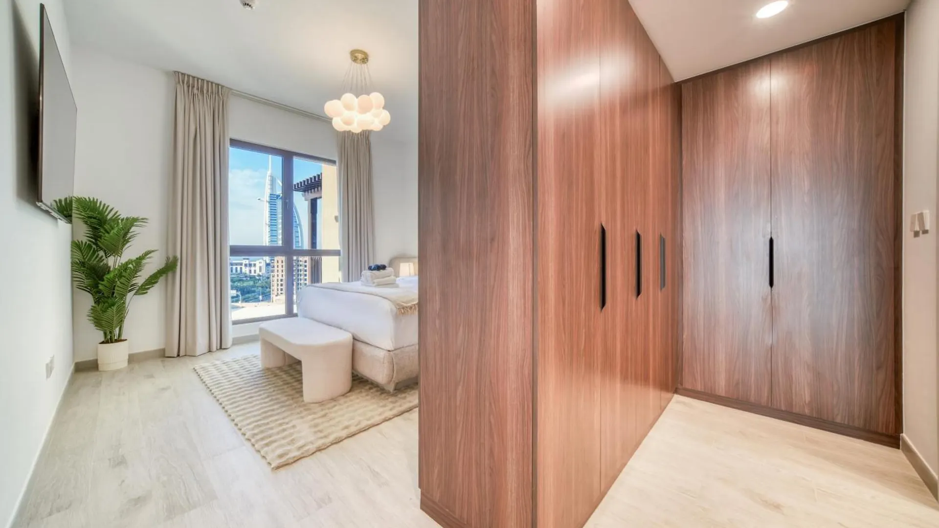 Coastal Luxury: 2Br Retreat With Sea Views Apartment Dubai